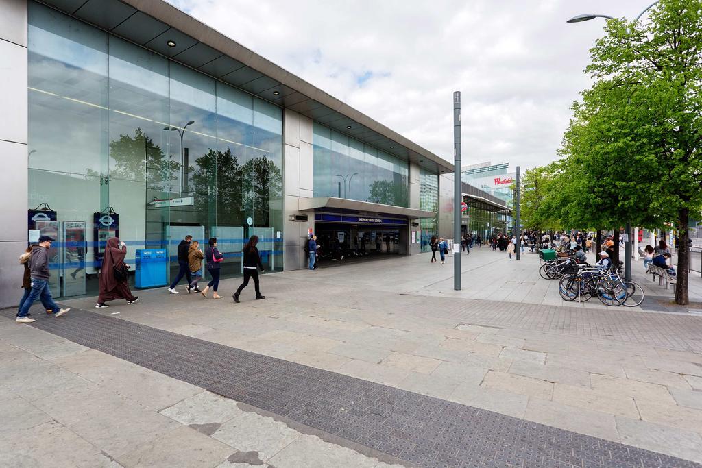 Veeve - Step Into London From Sinclair Gardens Exterior photo