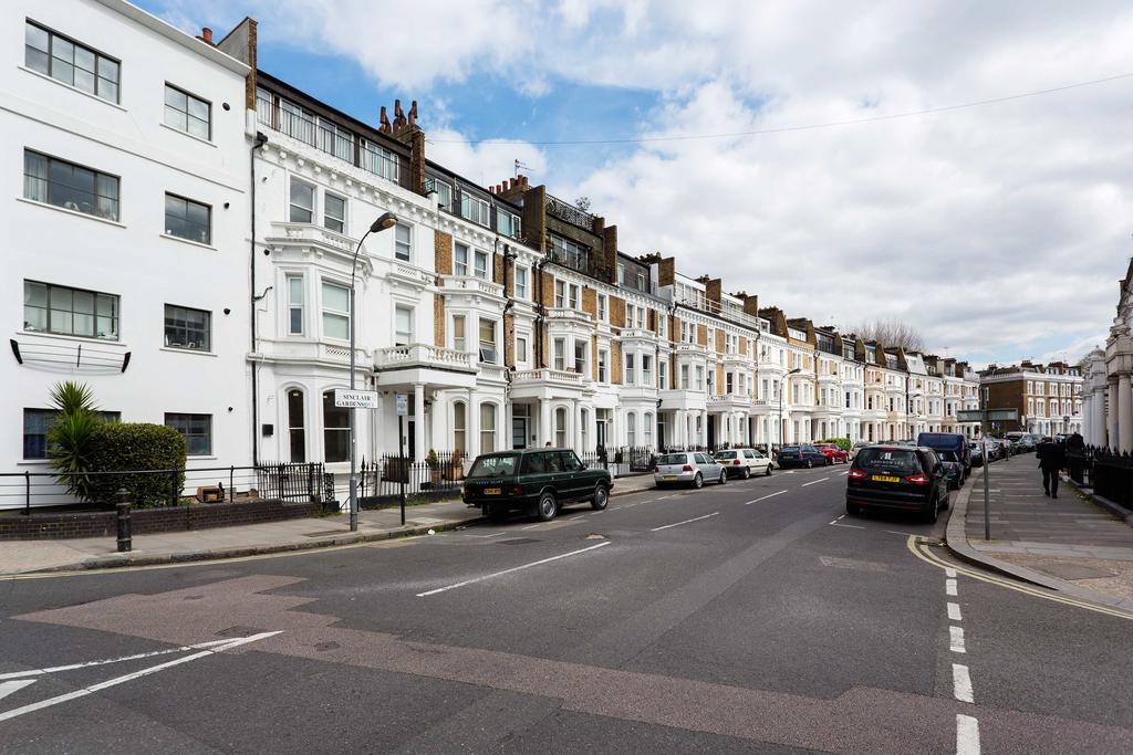 Veeve - Step Into London From Sinclair Gardens Exterior photo